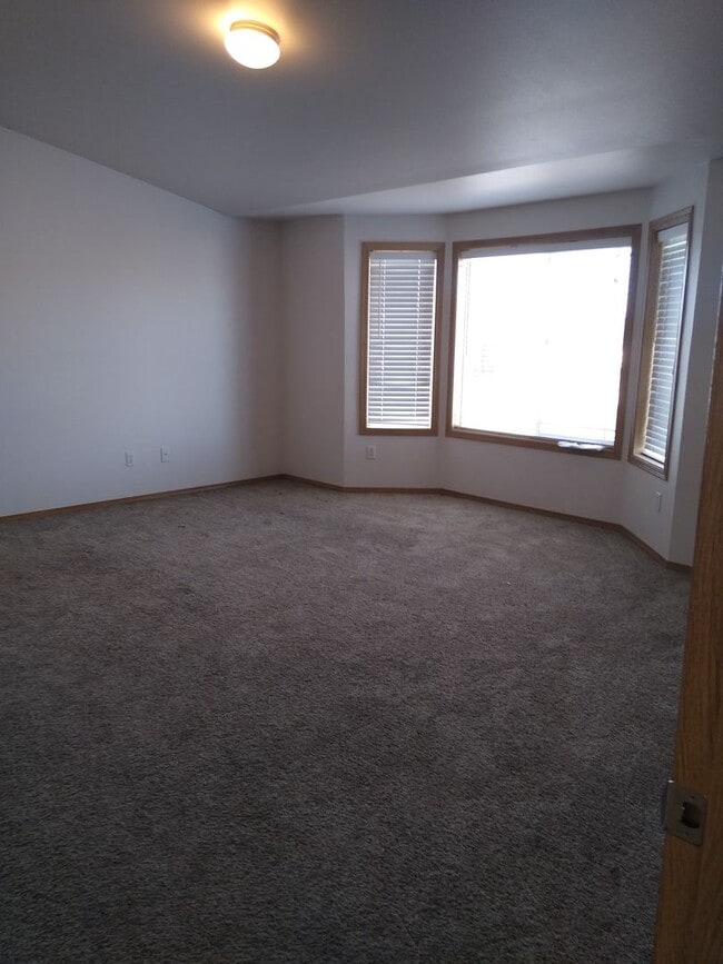 Building Photo - 9511 W Caelen Ave