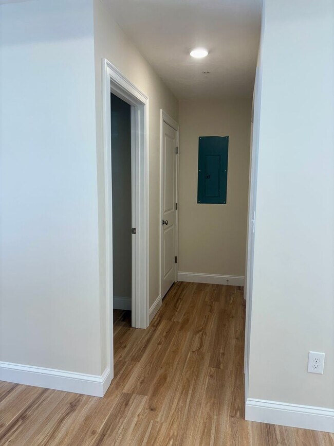 Building Photo - Brand New Townhouse-Style Living with Modern Finishes