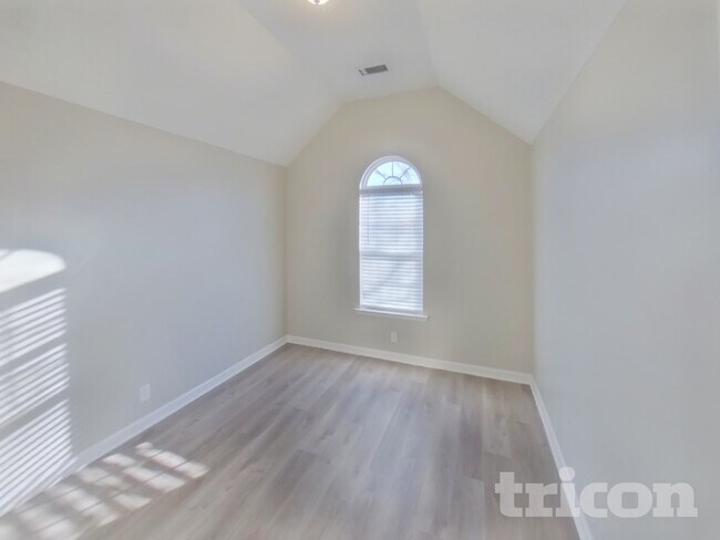 Building Photo - 3415 Hardwood Dr