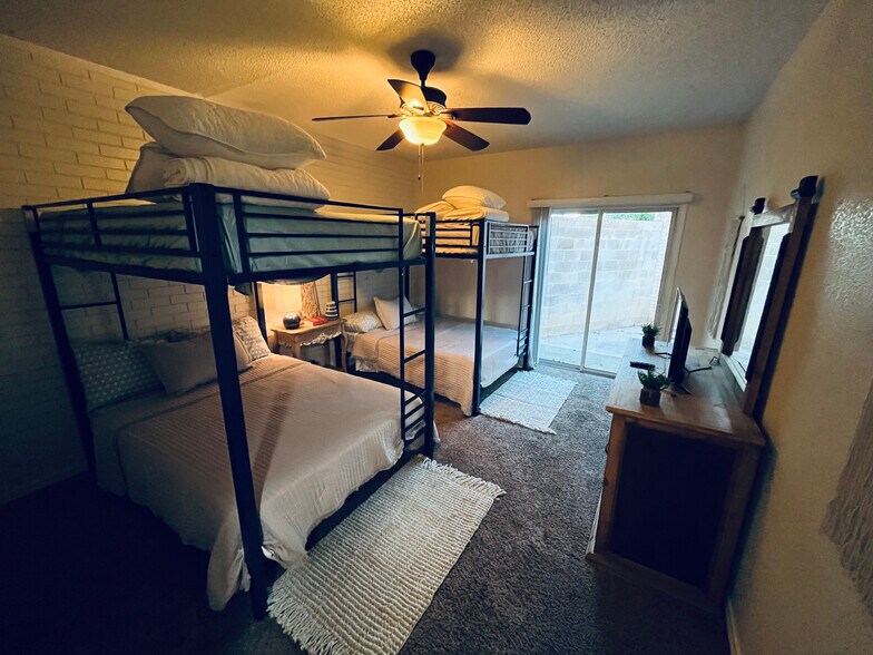 Building Photo - 2901 W Illinois Ave