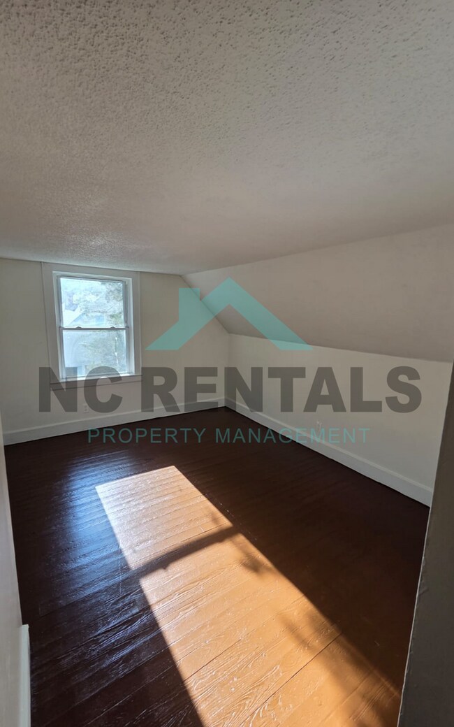 Building Photo - 1012 Nancy Ln SE