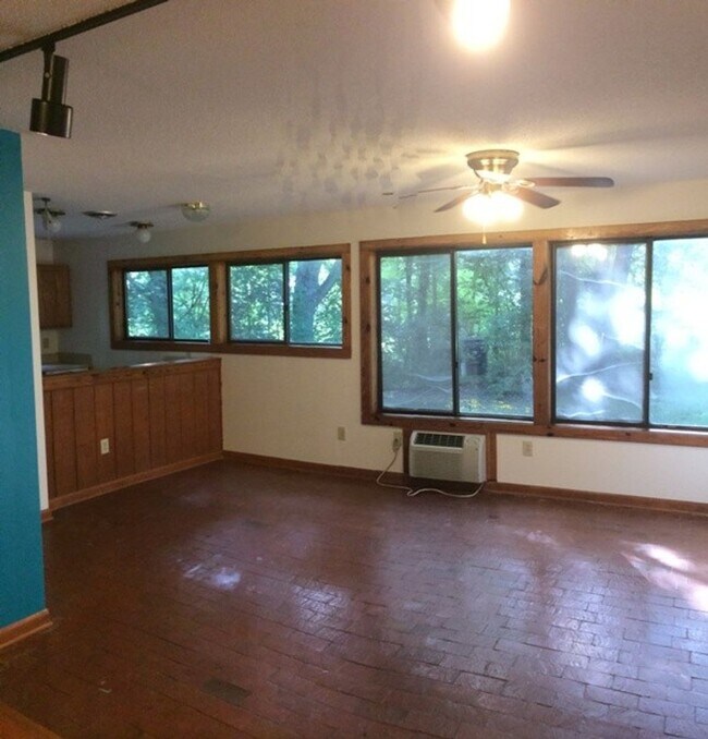 Building Photo - 106 Pleasant Dr