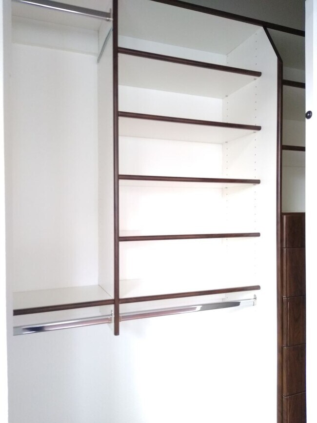 Building Photo - Stunning Highlands Ranch Townhome