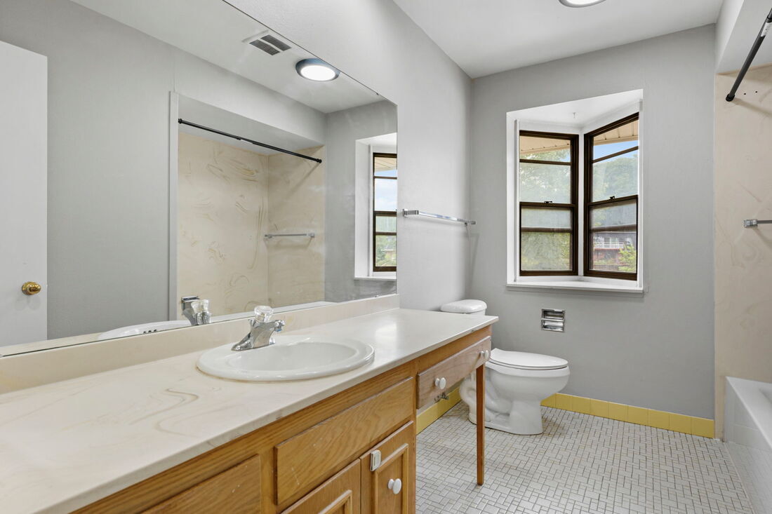 Building Photo - 5006 Whitcomb Dr