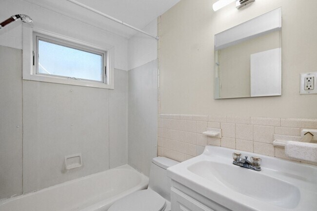 Building Photo - 623 Quincy Shore Dr