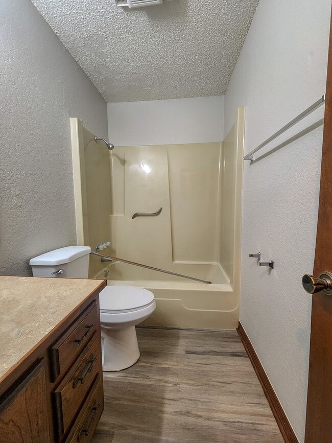 Building Photo - Cute 2 bedroom Duplex near OBU