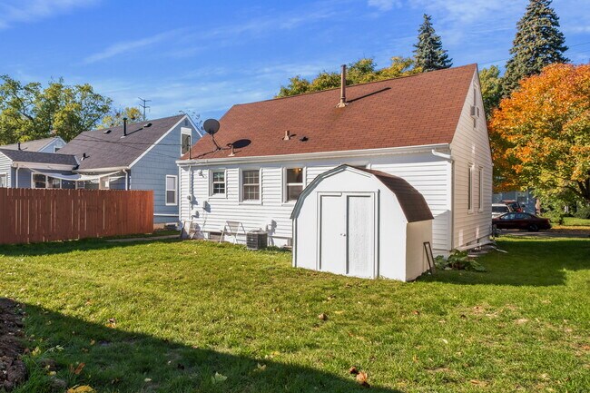 Building Photo - 2905 Blackstone Ave