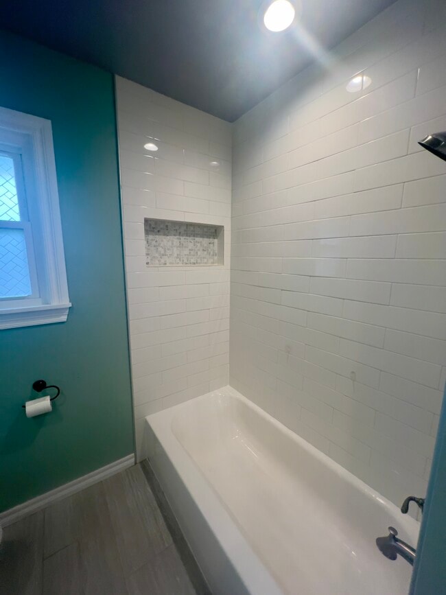 Building Photo - 317 Truman Pl