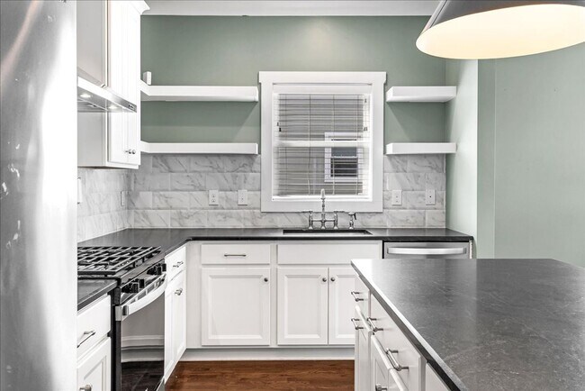 Building Photo - Columbia Avenue Condo