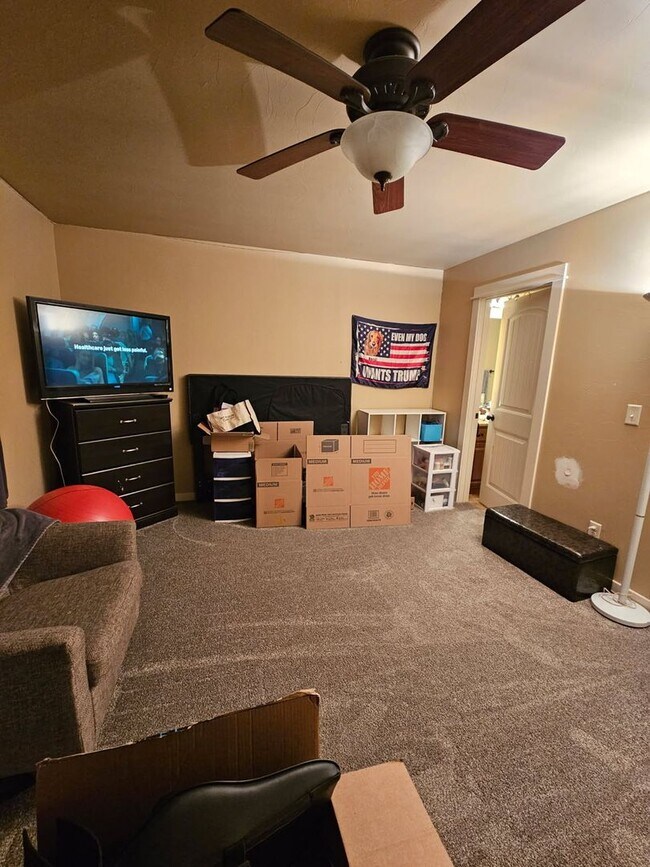 Building Photo - 3 Bedroom 2.5 bath condo located in Four Corners