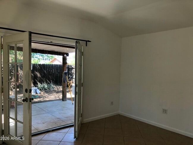 Building Photo - 708 W Howe St