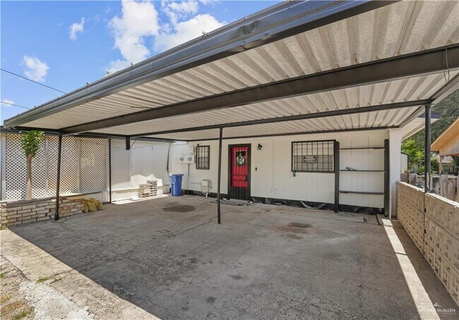 Building Photo - 401 N 41st St