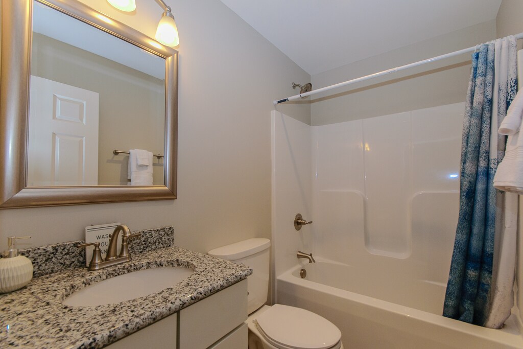 primary full bathroom - 586 Townhomes Pl