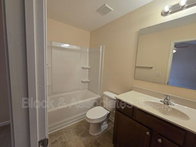 Building Photo - 545 Song Sparrow Ln