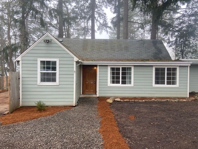 Building Photo - 2 Bed / 1 Bath House in Quiet West Salem H...