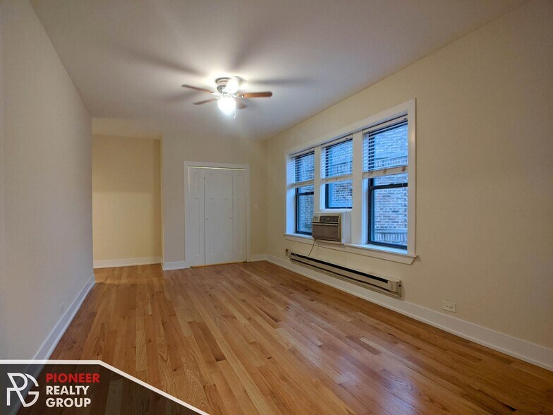 Building Photo - 3732 N Pine Grove Ave