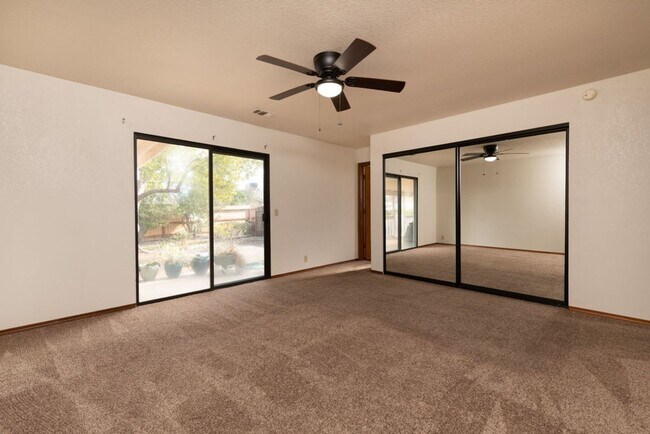 Building Photo - 3-bedroom, 2-bathroom home in great neighborhood!