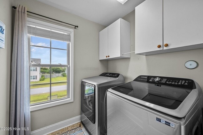 Building Photo - 300 Onyx Ct