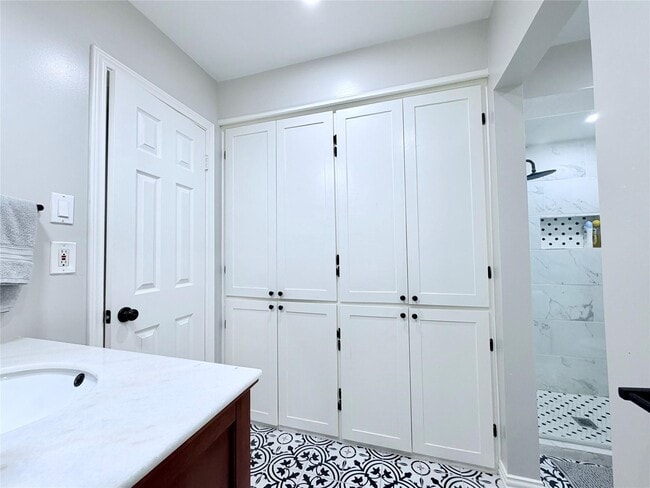 Building Photo - 7146 Bayou Forest Dr