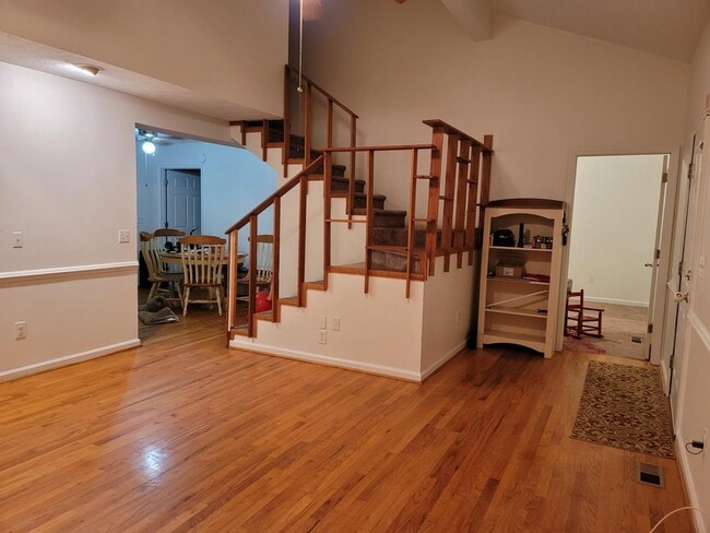 Building Photo - 331 Glenwood Dr