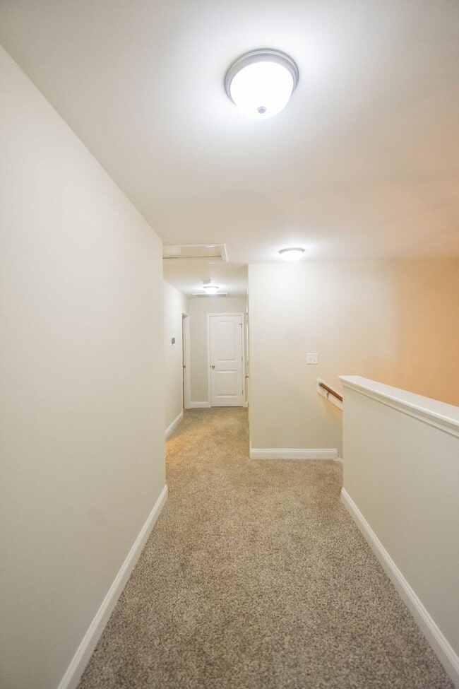 Building Photo - 3 Bedroom 2.5 Bathroom in Haymount - No Pets