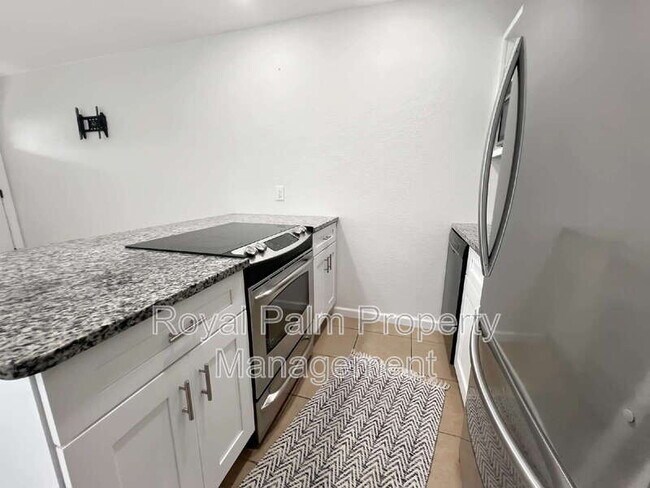 Building Photo - 11594 1st Ave
