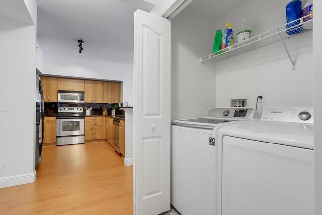 Building Photo - 255 NE 3rd Ave