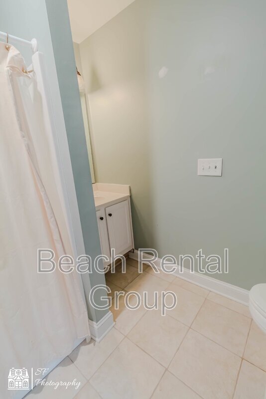 Building Photo - 516 Hillside Dr S