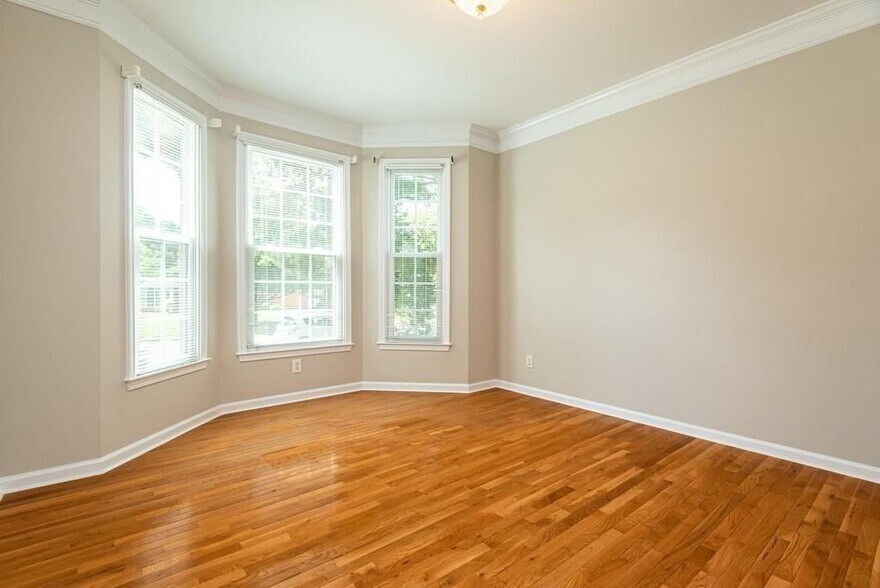 Building Photo - 225 Heritage Lake Dr