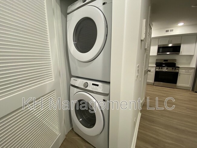 Building Photo - 3932-36 Mt Vernon St