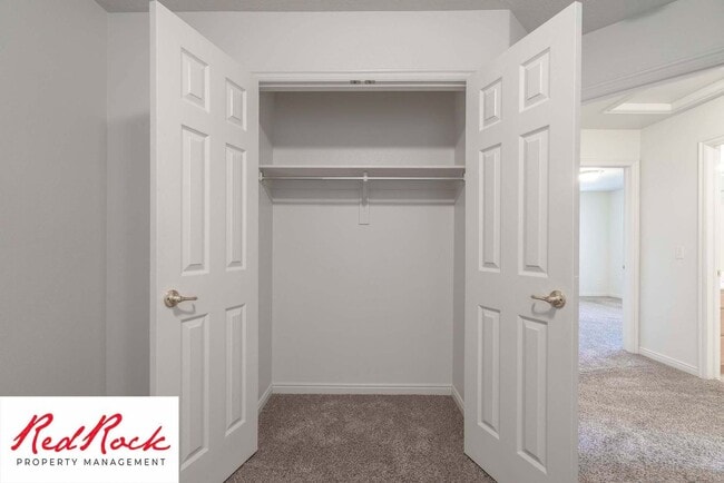 Building Photo - 3 Bed 2 Bath, 2 Car Garage with a Fully Fe...