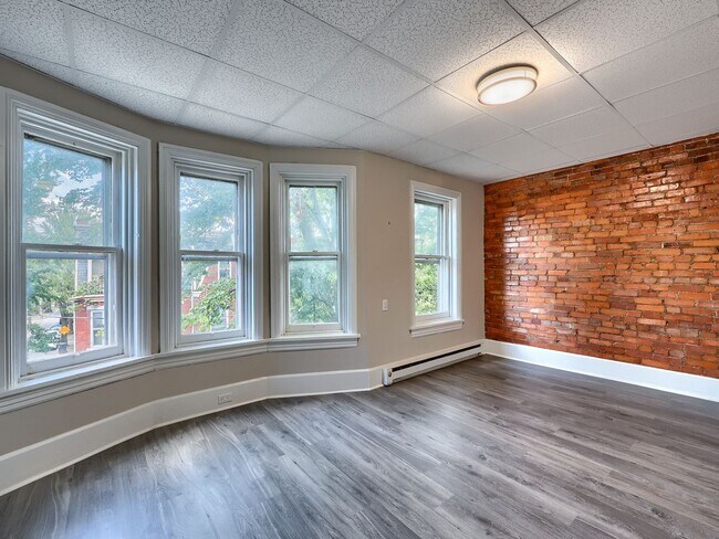Building Photo - 206 Hamilton St