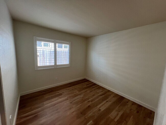 Building Photo - Great home in wonderful neighborhood - Cam...