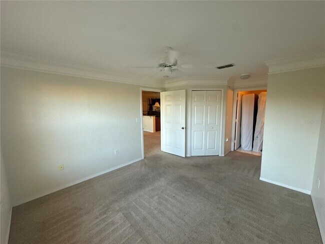 Building Photo - 5463 Vineland Rd