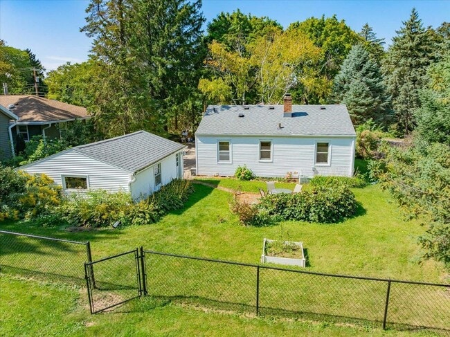 Building Photo - 401 Merrill Crest Dr