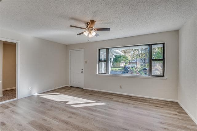 Building Photo - 1935 Utica Dr