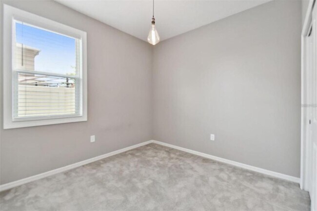 Building Photo - 10606 Laguna Plains Dr