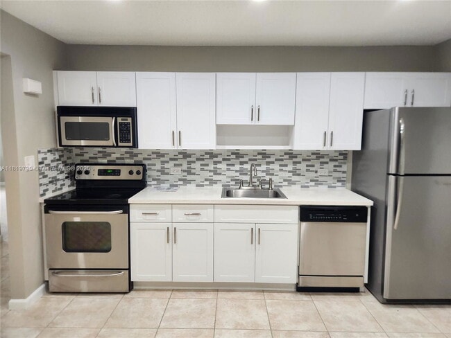 Building Photo - 1806 SW 97th Ave