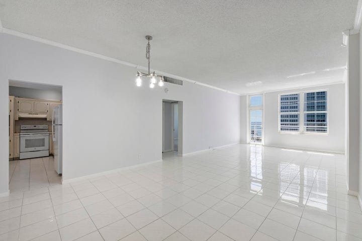 Building Photo - 2851 S Ocean Blvd
