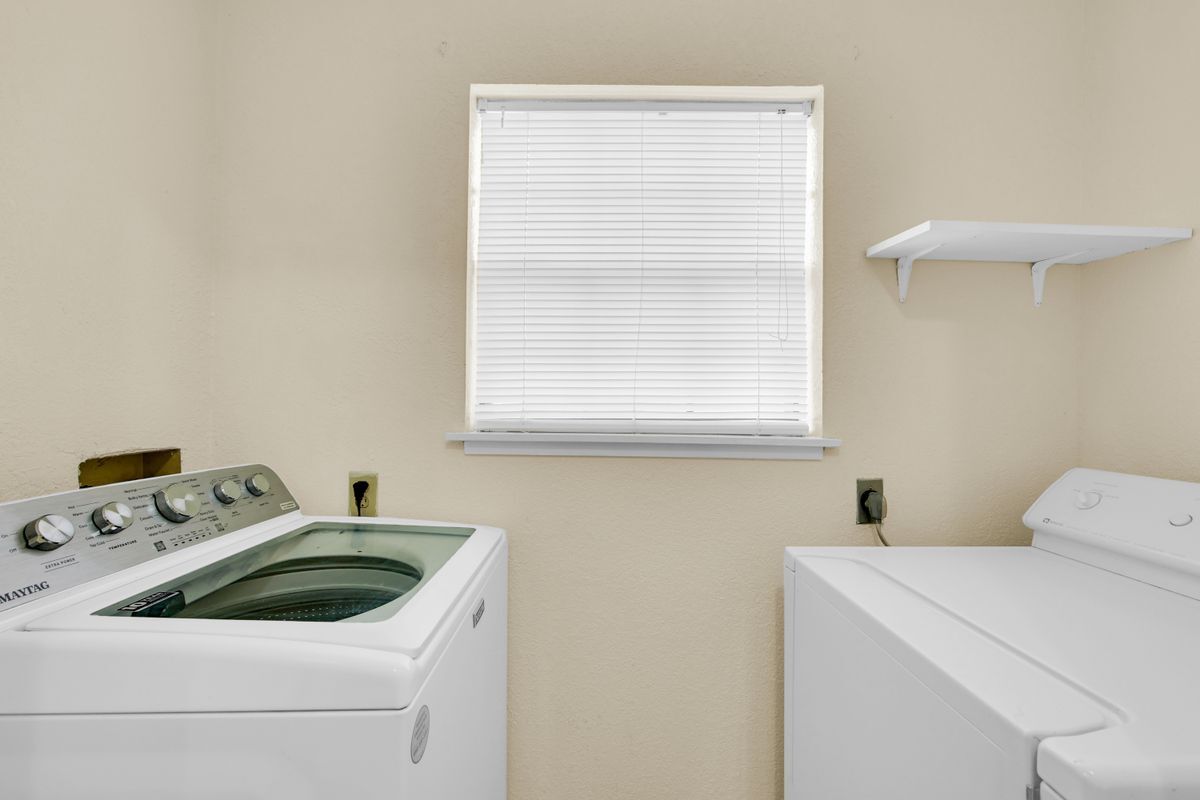 Building Photo - 2316 Pin Oak Rd