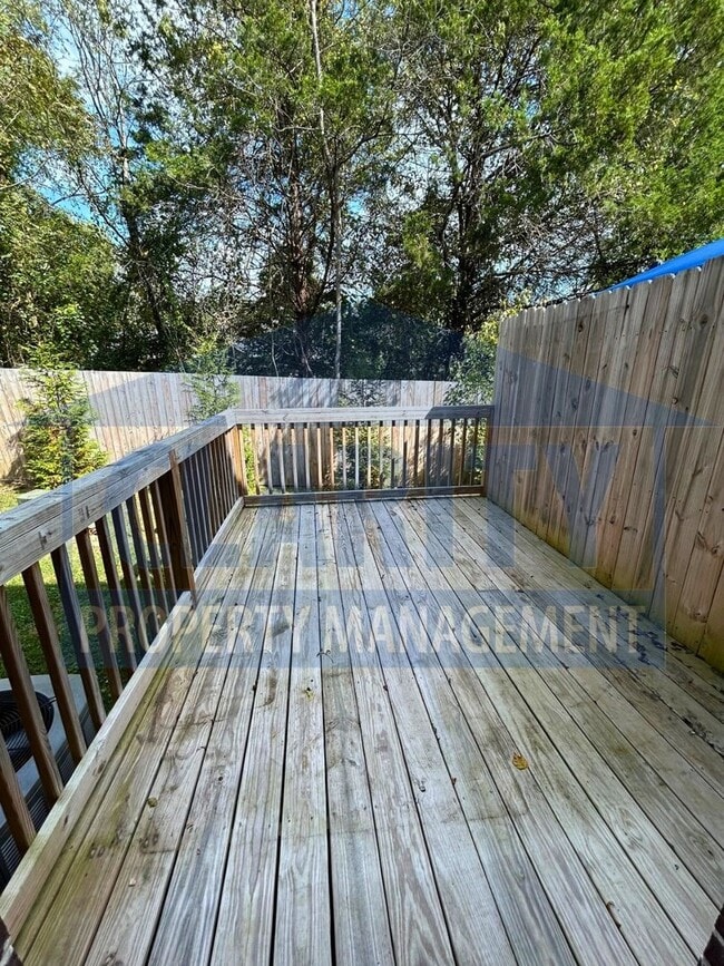 Building Photo - Two bedroom Townhome!