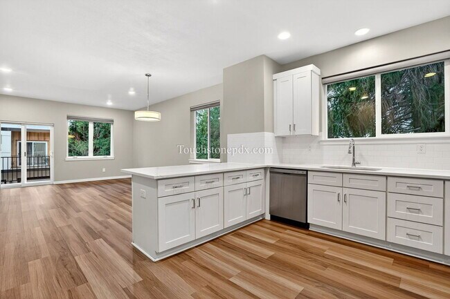 Building Photo - 3859 SE 92nd Ave