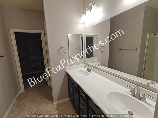 Building Photo - 12855 N Oak Creek Dr