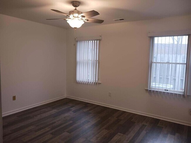 Building Photo - 6070 Pennsylvania Dr