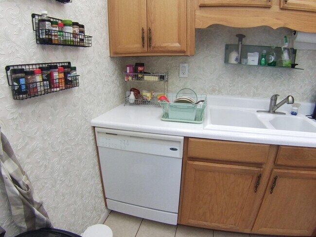 Building Photo - 571 Capri L