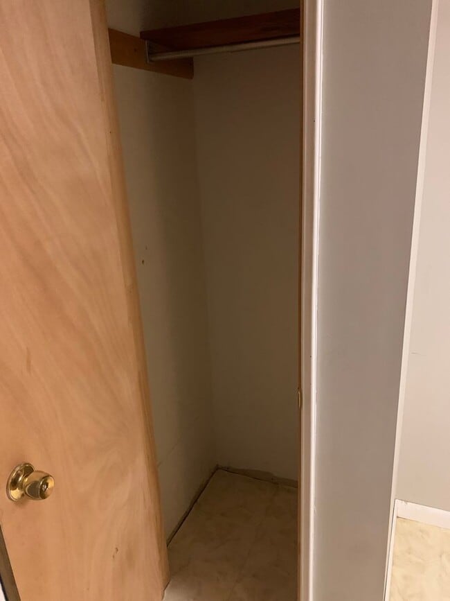 Building Photo - Beautiful 3 bdrm Home! Double Lot!