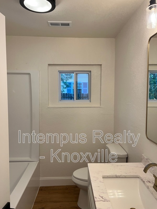 Building Photo - 1712 Vada Cir