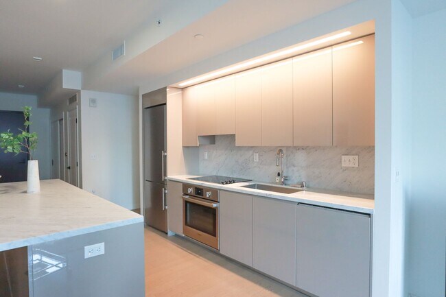 Building Photo - Luxurious Jewel high-rise condo unit; FULL...