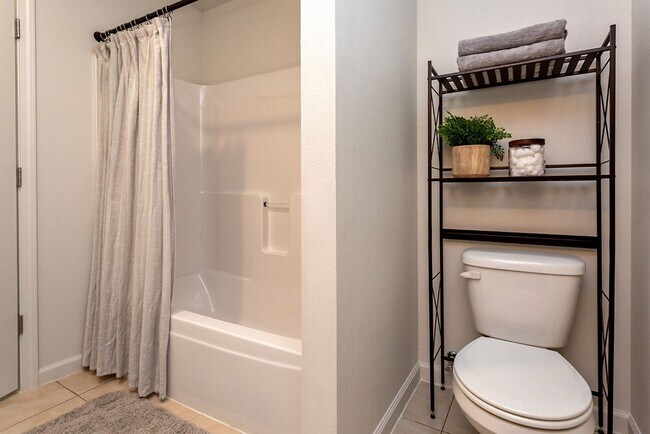 Building Photo - 3 Bedroom, Single-story Townhomes for rent...
