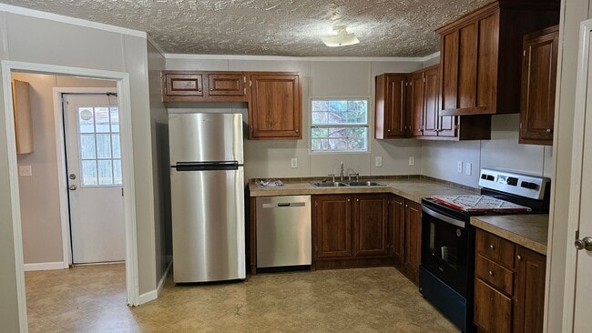 Building Photo - 3 bedroom, 2 bathroom Double Wide